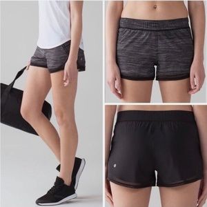 Lululemon Two With One Short Reversible 3"
Black/Bit Point Ice Grey Black Size 6